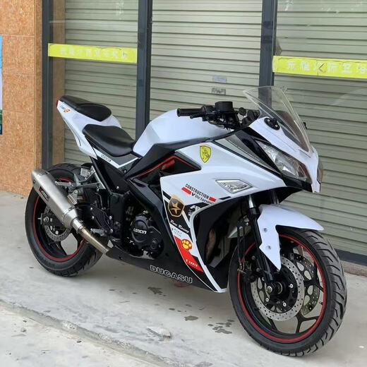 Lishen Kawasaki Ninja V6 Heavy Locomotive Party 250cc Double Cylinder Party Horizon Fuel Second-hand Motorcycle Locomotive White Single-cylinder No license plate delivery license plate