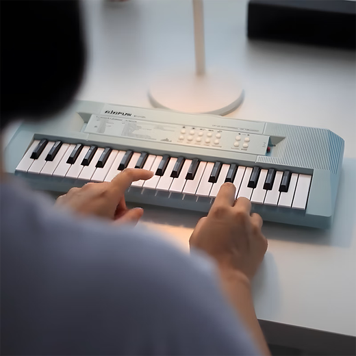 Piano électronique d'entrée de gamme pour les débutants pour enfants 37 Clés peuvent jouer des instruments de musique 61 touches pour les jouets de musique à domicile pour garçons et filles 61 touches rose piano [set 4 pièces / batterie ordinaire]