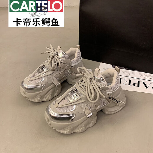 Cartelo Red Red Shoph Dad Shoes for Women 2025 Nuevo otoño Zodiac Año Versátil Versátil Altura.