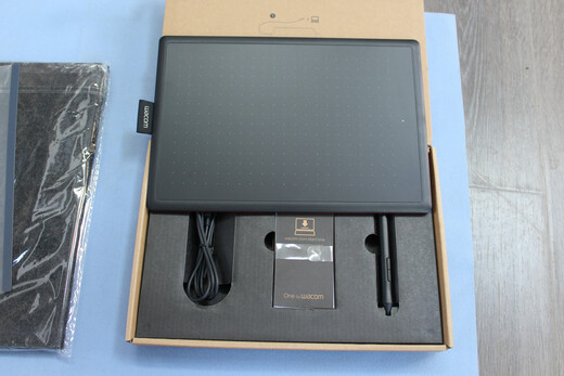 WacomwacomCTL-672 Board d'écriture dessinée à la main et Guan Electronic Bamboo671 Cours en ligne Introduction Carte de dessin informatique CTL-672 Version standard 27.7x18.9cm