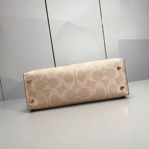 蔻驰（COACH）女款 Maggie36系列 女士logo微标涂层帆布手提包 时尚女包 生日礼物送女友 七夕送礼 卡其色 CY677 IMXI9 36.5*14*28cm