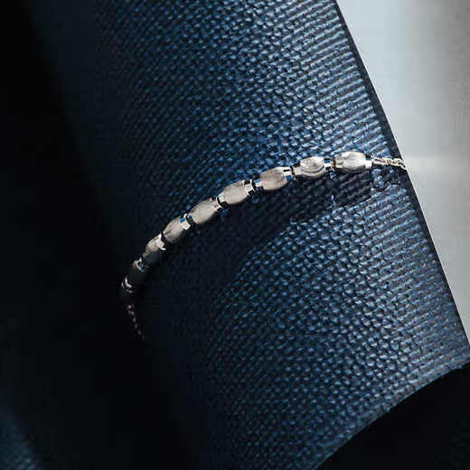 Dirholl PT950 platinum red bean bracelet for women, platinum fashionable high-end jewelry, birthday gift for girlfriend and wife PT950 platinum red bean fashionable platinum bracelet for women