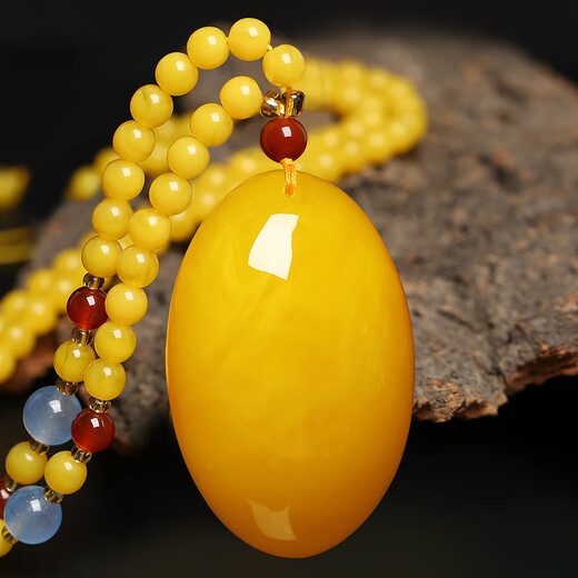 Fat Donglai's same style beeswax pendant gourd water drop pendant amber round bead sweater chain dragon and phoenix carving retro beeswax gourd pendant + bead chain with gift box + certificate