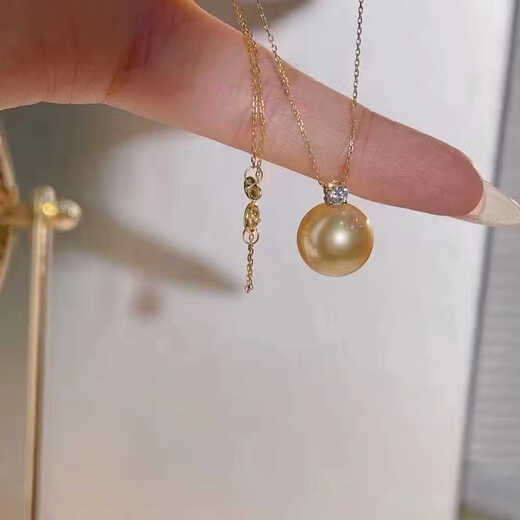 Shengbei Nanyang gold beads 18K gold princess style pendant necklace natural sea water perfect round thick gold diamond set with strong light bone chain 10-11 perfect round strong light 18K yellow