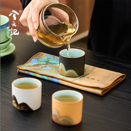 Xi Yuan Ji Forbidden City Cultural and Creative Tea Set is a birthday gift for men and fathers, a gift for colleagues and friends as a housewarming gift for their housewarming, wedding, and wedding. My Tea Set-Green Smooth Gift Box is a practical gift for elders, friends, retirement, opening, and resignation gifts.