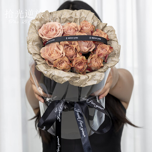 A bouquet of cappuccino roses delivered in the same city by Shi Guang Ni Travel Flowers as a birthday gift for your girlfriend, best friend and boyfriend