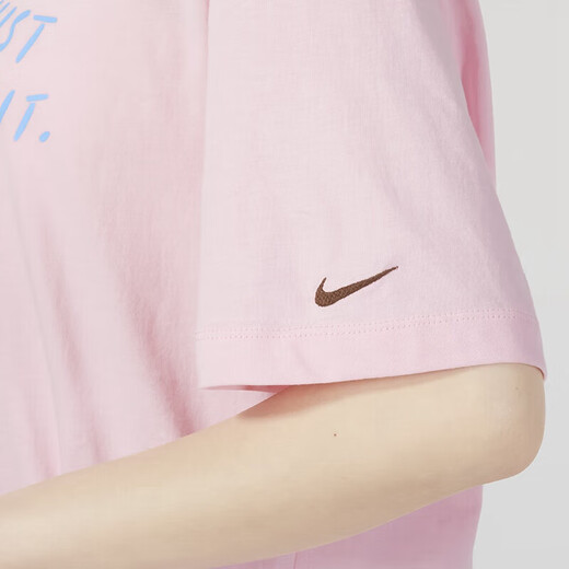 Nike (Nike) Футболка с короткими рукавами хлопка для женщин 2025 Лето-дышащий маленький крюк Простой сплошной круглый круглый верхний верхний рукав FJ7714-690 Pink M