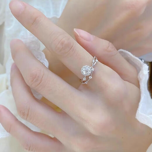 Pt950 platinum brilliant star moissanite diamond ring female niche design proposal wedding platinum diamond gift to wife light luxury model brilliant star main stone 50 points No. 11