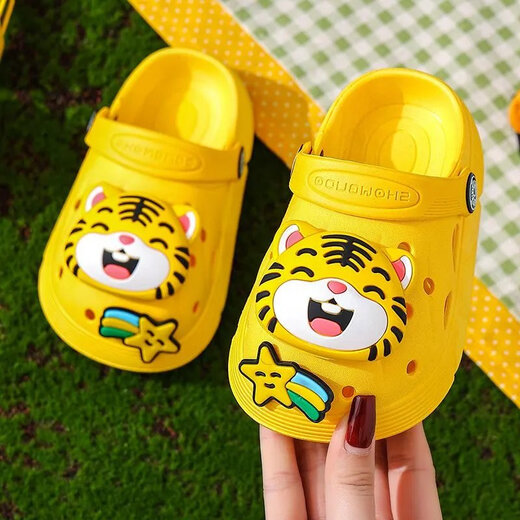Disney Kids Hole Shoes Boys 2025 Новые мальчики в помещении и на открытом воздухе с двойным назначением с толстым покрытием, не скользящими.