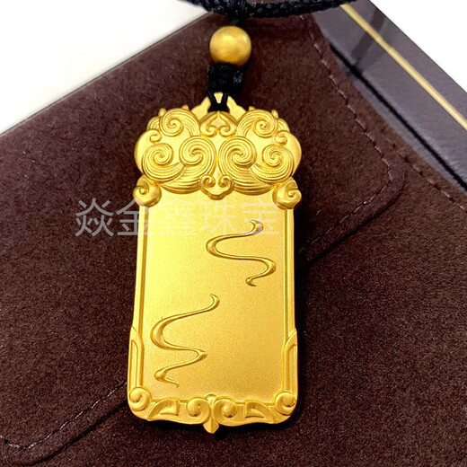 Yanjinxin gold unicorn pendant 999 pure gold packaged with full silver Xiangyun Wushi brand gold packaged silver solid pendant given to dad on his birthday. The total weight of the unicorn pendant is about 40 grams, and it is filled with 1.5 grams of gold.