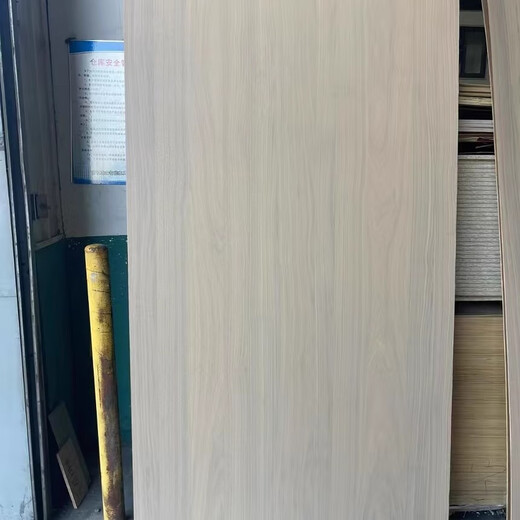 Kezhitu Natural Nuez Nuez Madera de madera maciza Panel de pared de chapa de nogal negro Nuez negro Panel de puerta de gabinete ultra mate Panel posterior Cero grado semisparente 6187cs 3.6 mm
