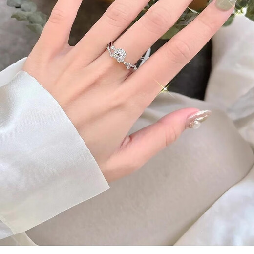 Pt950 platinum brilliant star moissanite diamond ring female niche design proposal wedding platinum diamond gift to wife light luxury model brilliant star main stone 50 points No. 11