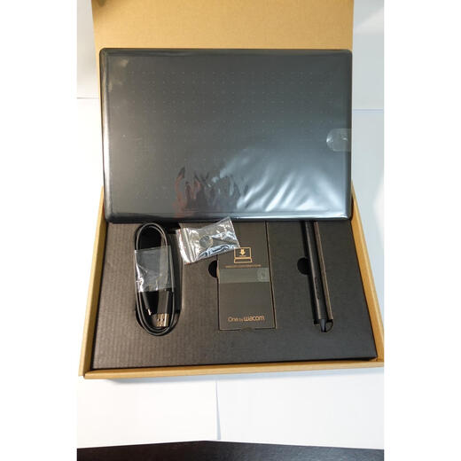 
Wacom original digital tablet ctl672 hand-painted board computer painting brush writing board online course animation ps hand-painted comic board brand new unopened 672 official standard version