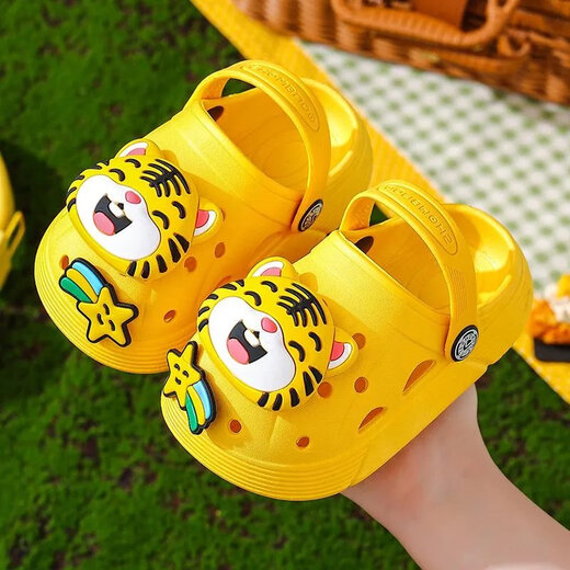 Disney Kids Hole Shoes Boys 2025 Новые мальчики в помещении и на открытом воздухе с двойным назначением с толстым покрытием, не скользящими.