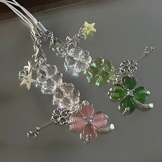 
Destined to be a high-value four-leaf clover handmade hanging chain keychain beads small pendant camera chain cute niche Lucky grass pink + green 2 packages