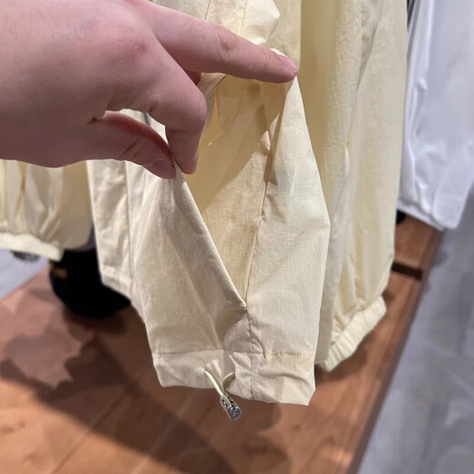 阿迪达斯（adidas）外套女装2025春季新款运动服梭织舒适透气薄款防晒连帽夹克 JZ1656 M