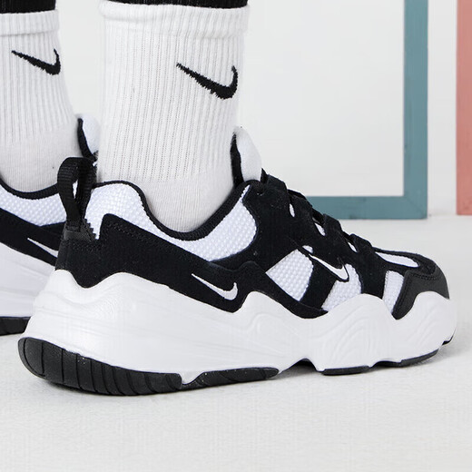 Nike (NIKE) tienda oficial zapatos de mujer nuevos zapatos deportivos de entrenamiento transpirables resistentes al desgaste zapatos casuales ligeros zapatos cómodos para correr DR9761-101 35.5