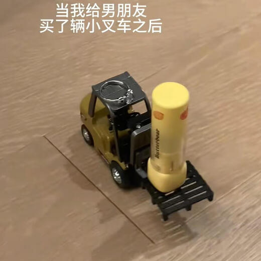 Remote control forklift mini alloy engineering vehicle model toy children's gift electric car music spray crane remote control forklift 1 set of body battery + screwdriver