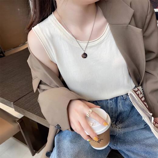 Yu Zhaolin knitted suspender vest for women round neck fashionable pair of breasts outside and sleeveless inner base top
