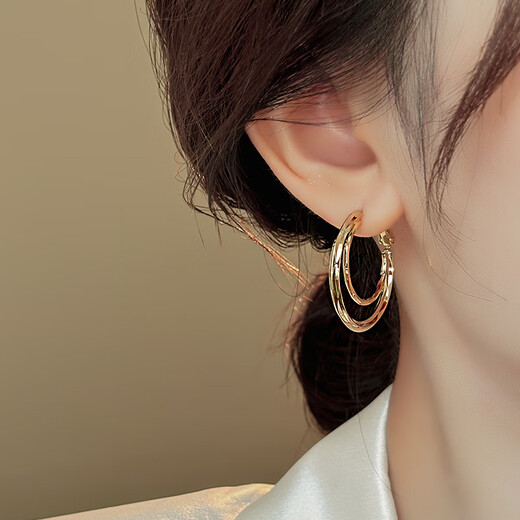 Zhenqian golden multi-layered hoop earrings for women 2025 new popular niche luxury earrings large earrings stunning golden multi-layered hoops