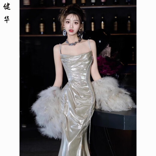 茵侈吊带鱼尾晚礼服新款小众轻奢亮闪闪主持人订婚宴会新娘敬酒服 银色吊带裙 M