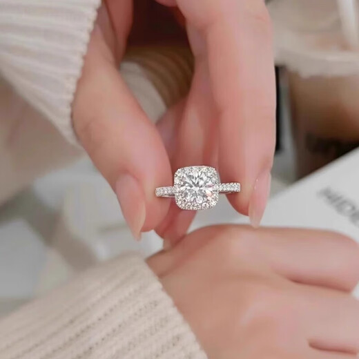 Pt950 platinum moissanite diamond ring women's new square bag one carat diamond ring platinum ring wedding proposal light luxury bouquet main stone 1 carat default opening mouth can be adjusted in size