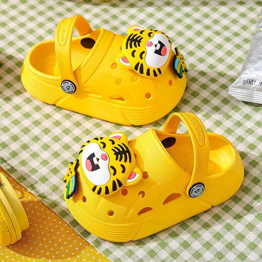 Disney Kids Hole Shoes Boys 2025 Новые мальчики в помещении и на открытом воздухе с двойным назначением с толстым покрытием, не скользящими.