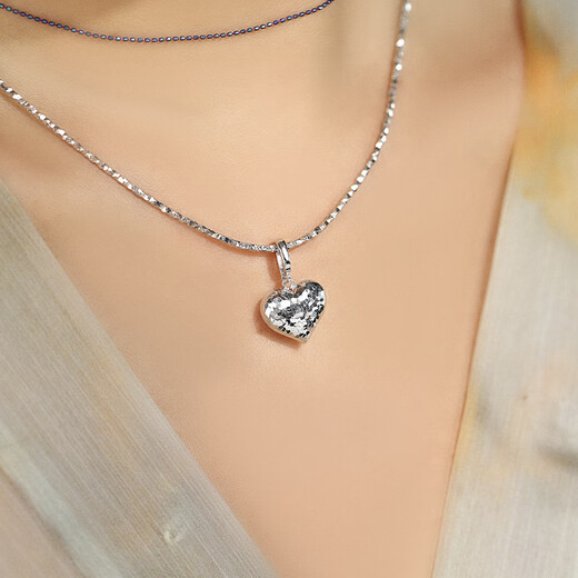 Chishe 18K gold crushed ice fish scale engraved flashing big love double-sided pendant sweet age-reducing advanced necklace pendant ins simple light gold pendant-customized