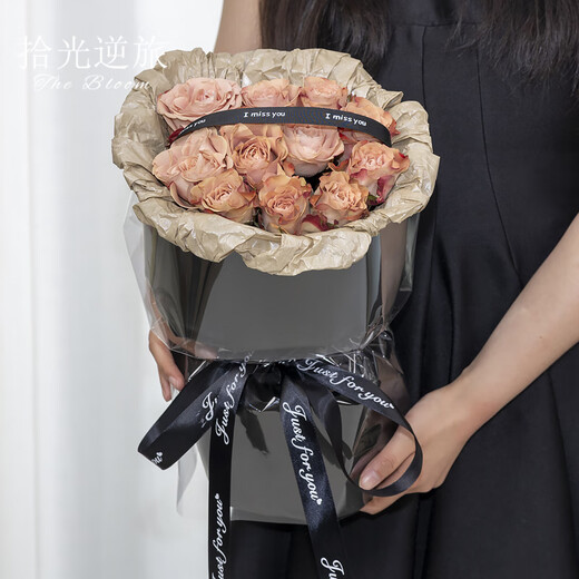 A bouquet of cappuccino roses delivered in the same city by Shi Guang Ni Travel Flowers as a birthday gift for your girlfriend, best friend and boyfriend