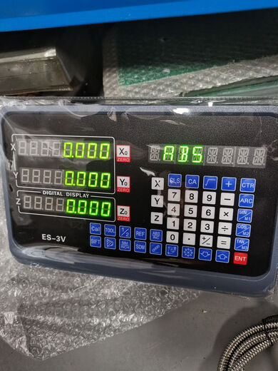 
SONI grating scale digital display milling machine electronic ruler wire cutting grinder general equipped with SION Wanhao and other optical deletion scales 5u stroke 930mm total length 1050mm