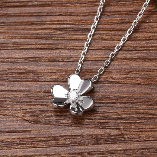 Qianjun Classic Clover 18K Gold Color Gold Inlaid Diamond Rose Gold Necklace for Women 750 Platinum Pendant 18K Gold Customized