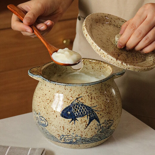 Japanese lard jar ceramic high temperature resistant oil spicy chili jar household kitchen salt jar seasoning jar medium-sized fish oil jar 1Jin Jin equals 0.5kg packed - with filter 650ml