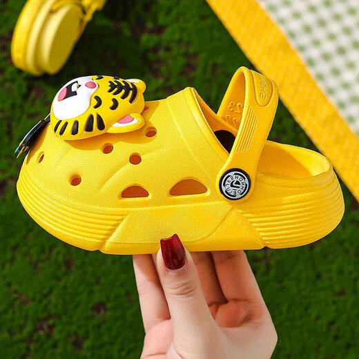 Disney Kids Hole Shoes Boys 2025 Новые мальчики в помещении и на открытом воздухе с двойным назначением с толстым покрытием, не скользящими.