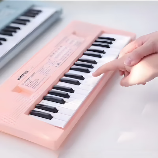 Piano électronique d'entrée de gamme pour les débutants pour enfants 37 Clés peuvent jouer des instruments de musique 61 touches pour les jouets de musique à domicile pour garçons et filles 61 touches rose piano [set 4 pièces / batterie ordinaire]