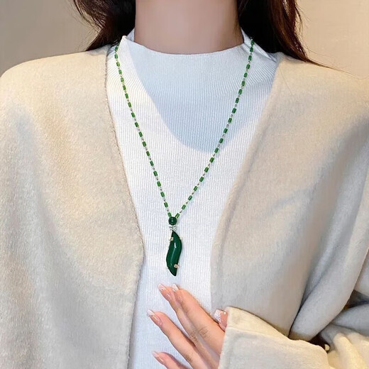 Nischendesign ohne Verblassen von Jade Temperament Mode Halskette für Frauen mit High-End-Schlüsselbeinkette 2025 Neues Internet-Promi-Accessoires Temperament Vielseitige grüne Modekette [Die Plattform wurde zertifiziert]