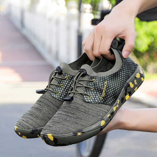 Weitzahn-Radschuhe schlossfreie Männer und Frauen Leisure Road Mountain Bike Fahrrad Fahrrad nicht rutschfußböde mit Breitpaaren Fahrradschuhe Riese W689 Militärgrün 40