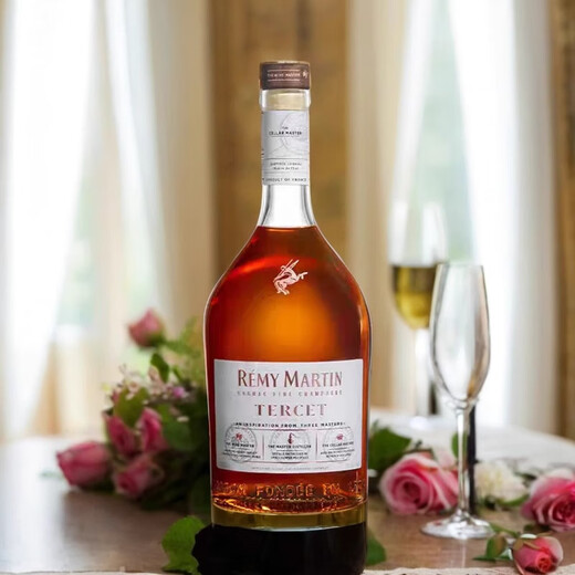 人头马（Remy Martin）【官方行货】洋酒 CLUB优质香槟区干邑白兰地 人头马驰臻 700mL 1瓶