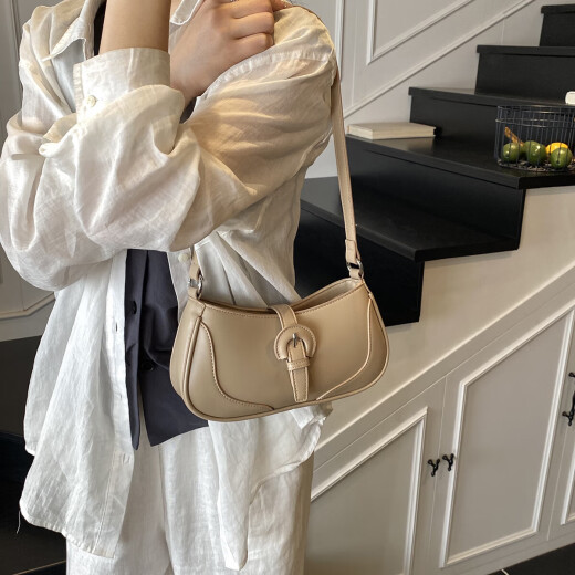 El popular bolso de este año para mujeres nuevos de 2025 nicho de moda súper caliente de un solo hombro bolso de axilas que viajan a través de una bolsa cuadrada pequeña color caqui color