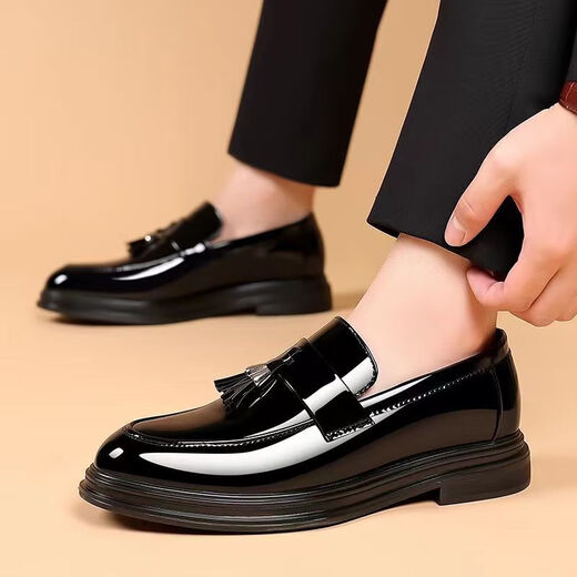 
Belle leather shoes men's new soft sole footwear men's leather shoes one foot to wear patent leather beans shoes business men's small leather shoes black 9926 42 size larger