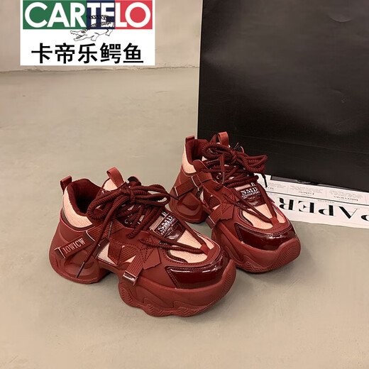 Cartelo Red Red Shoph Dad Shoes for Women 2025 Nuevo otoño Zodiac Año Versátil Versátil Altura.