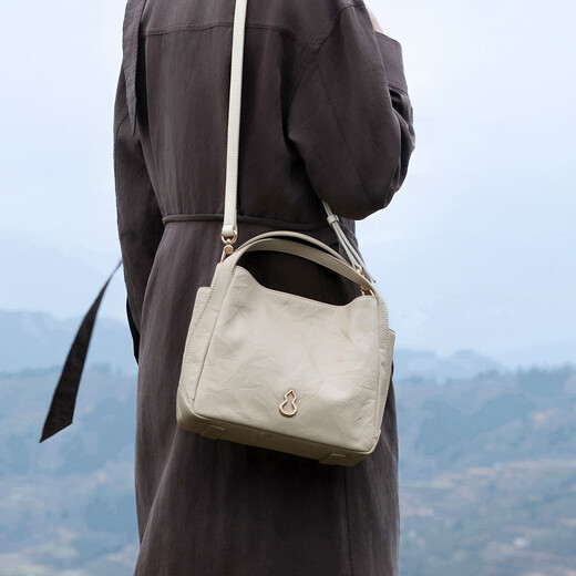 Banpo Decoration (Bampo) [mismo estilo en Han Xue] Nuevo estilo de perfección de la canasta de vegetales con la primera capa de cuero de vaca de cuero original de un solo hombro para la bolsa de moda de moda para mujeres poria Cocos White (patrón de mano)