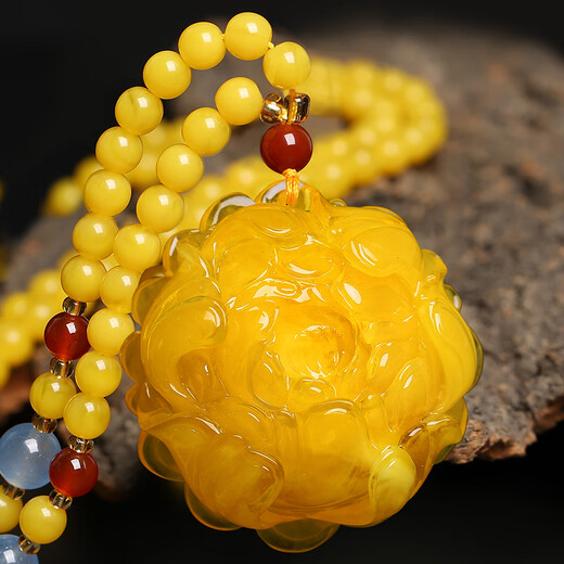 Fat Donglai quality beeswax pendant, Maitreya Laughing Buddha amber sweater chain, yellow peony flower, Ping An Wu Shi brand beeswax Ping An Wu Shi brand pendant + bead chain + certificate