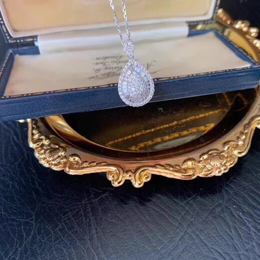 Qianjun 18K gold platinum diamond 50 points T-cube rock sugar cube water drop pendant without chain small and fresh No grading below 20 points No grading below 20 points 50 points