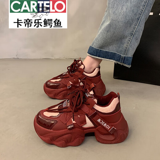 Cartelo Red Red Shoph Dad Shoes for Women 2025 Nuevo otoño Zodiac Año Versátil Versátil Altura.