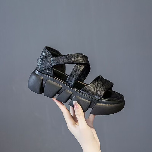 
Baichao Internet celebrity 2025 summer new fashionable and versatile thick-soled women's sandals wearing casual sports beach cool black 9928 35