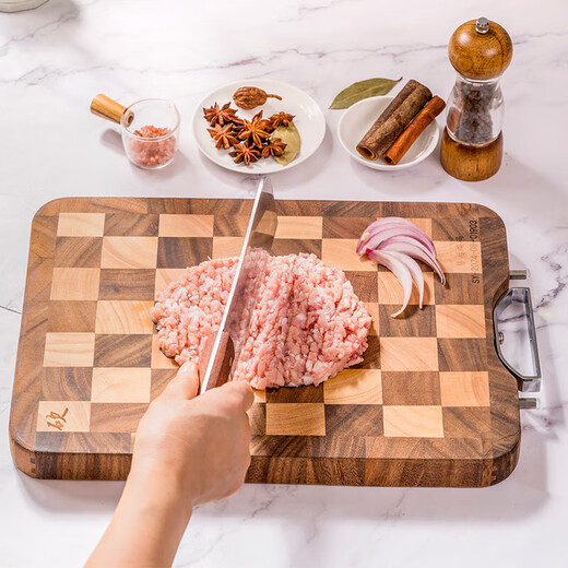 King cutting board checkerboard cutting board anti-mold and crack-proof food grade household cutting board black walnut cutting board thickened solid wood chopping board