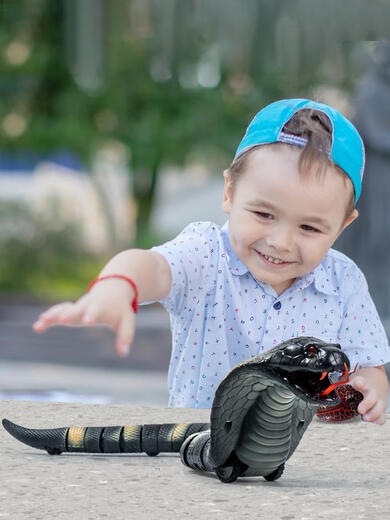 Internet celebrity remote control snake simulation cobra decompression artifact boy children adult animals Douyin toy girl green simulated rattlesnake 9909+ screws Deluxe version with another 36 electronics