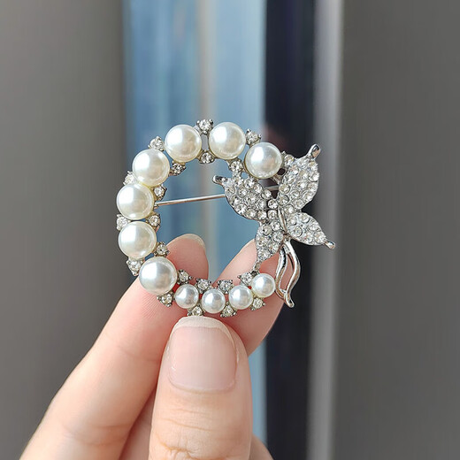 Korean style trendy butterfly brooch for women, high-end literary style, fashionable corsage, brooch, clothing accessories, gold