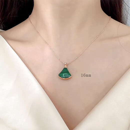 Man Fuxiang 18K gold mini skirt pendant au750 color gold rose gold gold necklace clavicle chain birthday gift for girlfriend 18K gold rose gold (with 18K gold flash o chain) 16mm white mother-of-pearl