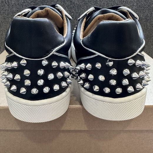 Kuqihao europäische Brettschuhe lässig Schnürfalte Nietschuh neuer rot-solcher Männerschuhe cl trendy modische Schuhe vielseitig 9913 Schwarz 42